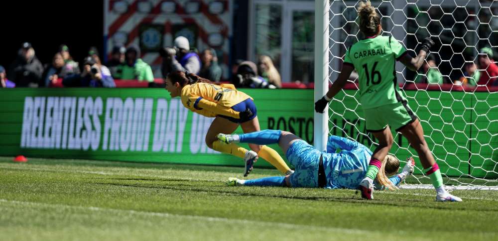 Utah Royals cap 'exhausting' 3-match week with 1st win, 2-1 over Boston Legacy