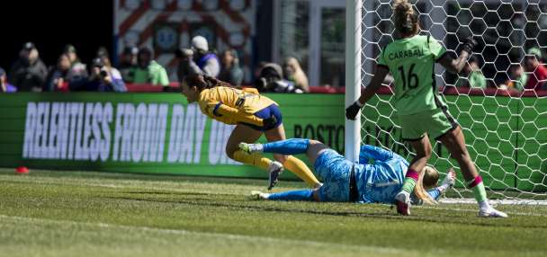 Utah Royals cap 'exhausting' 3-match week with 1st win, 2-1 over Boston Legacy