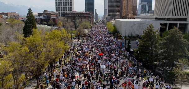 'We stand together': Thousands emphasize 'the people's power' in 'No Kings' rally