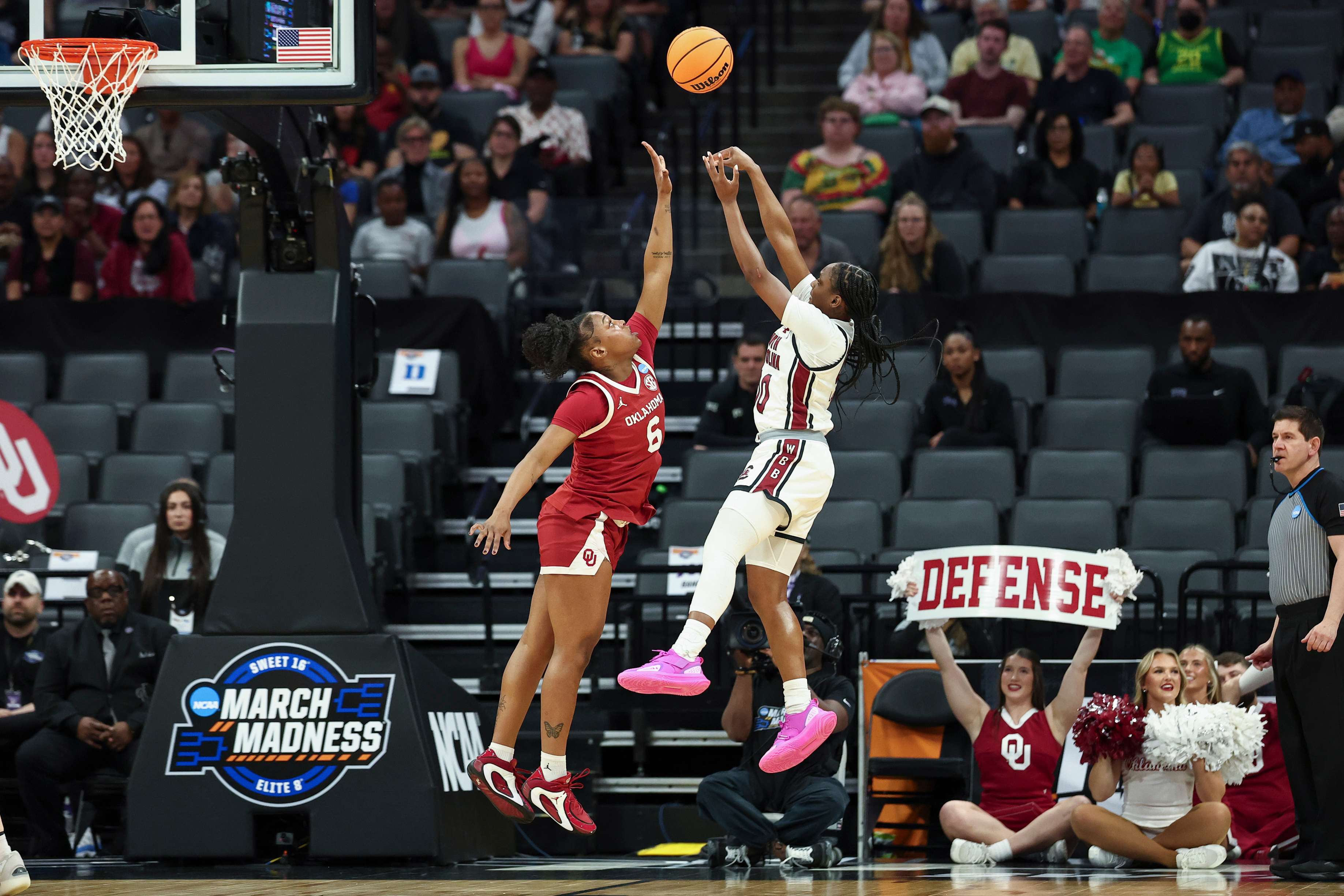 Ta'Niya Latson and Raven Johnson power South Carolina past Oklahoma to reach the women's Elite Eight