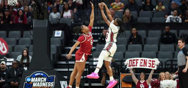 Ta'Niya Latson and Raven Johnson power South Carolina past Oklahoma to reach the women's Elite Eight
