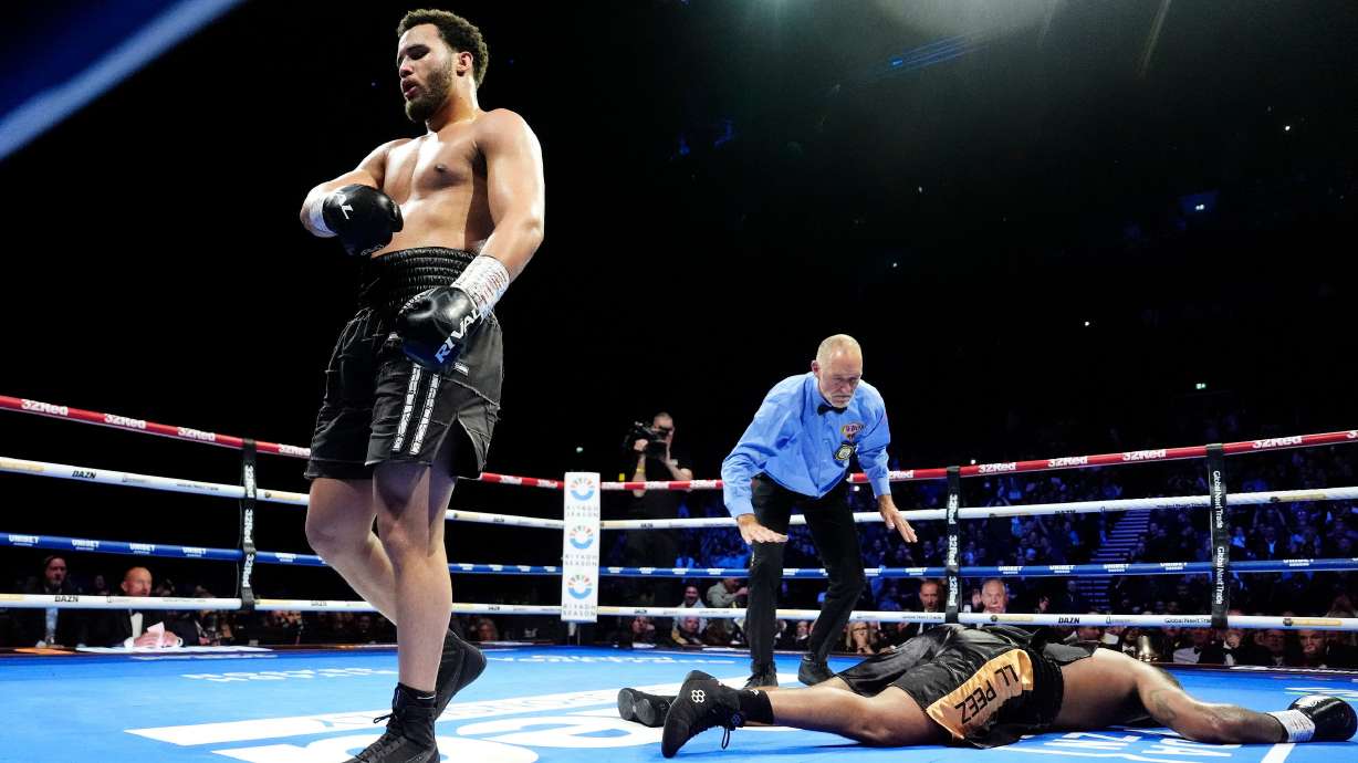 Moses Itauma left, reacts after knocking down Jermaine Franklin during a WBA International and WBO Inter-Continental Heavyweight bout against Jermaine Franklin, Saturday, March 28, 2026, in Manchester, England.