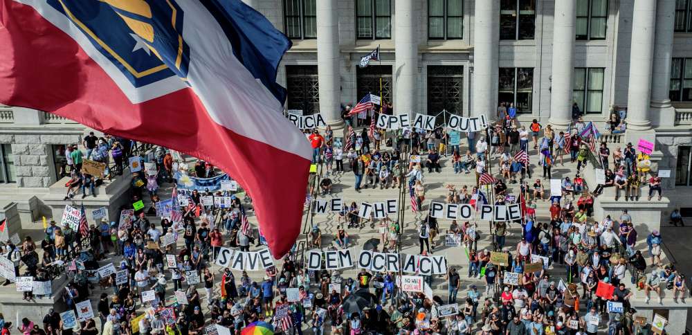 'We stand together': Thousands emphasize 'the people's power' in 'No Kings' rally