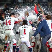 Less than 2 weeks after his mother's death, Dominic Smith delivers a historic Braves walk-off