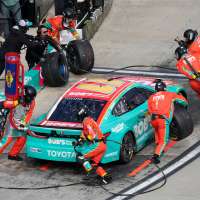 Chase Elliott beats Denny Hamlin at Martinsville Speedway for 1st NASCAR win of season