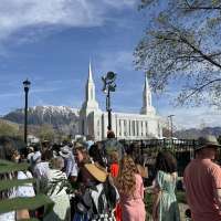 Over a thousand people join Lindon Palm Sunday walk