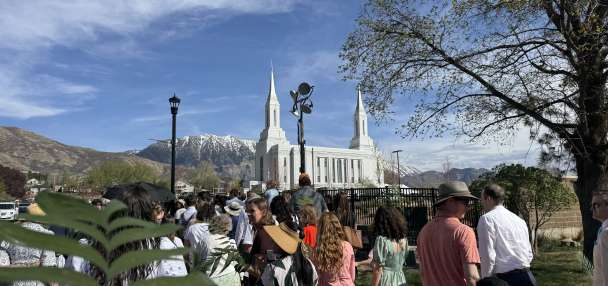 Over a thousand people join Lindon Palm Sunday walk