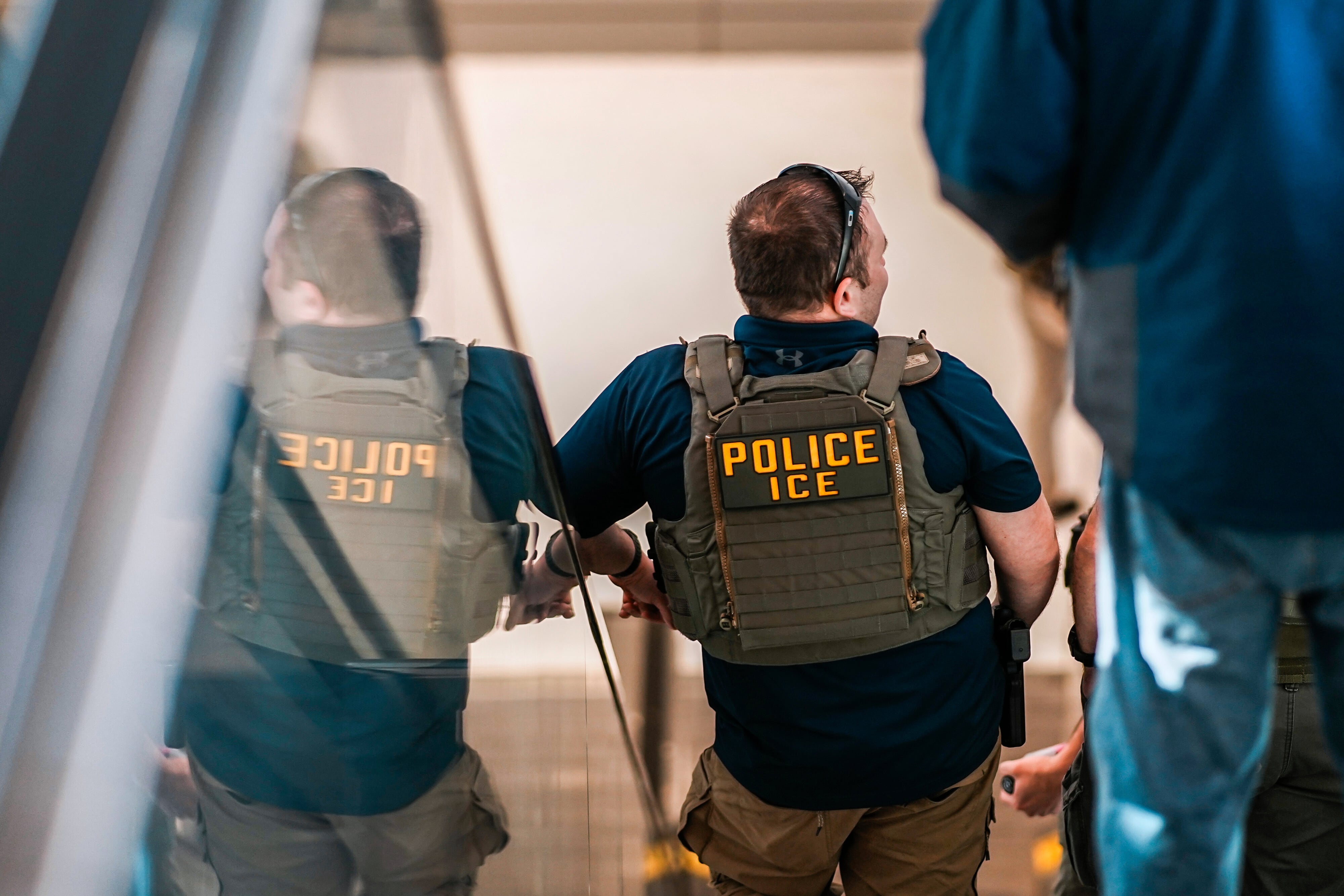 Mike Lee demands Congress ends recess early as DHS shutdown becomes longest in history