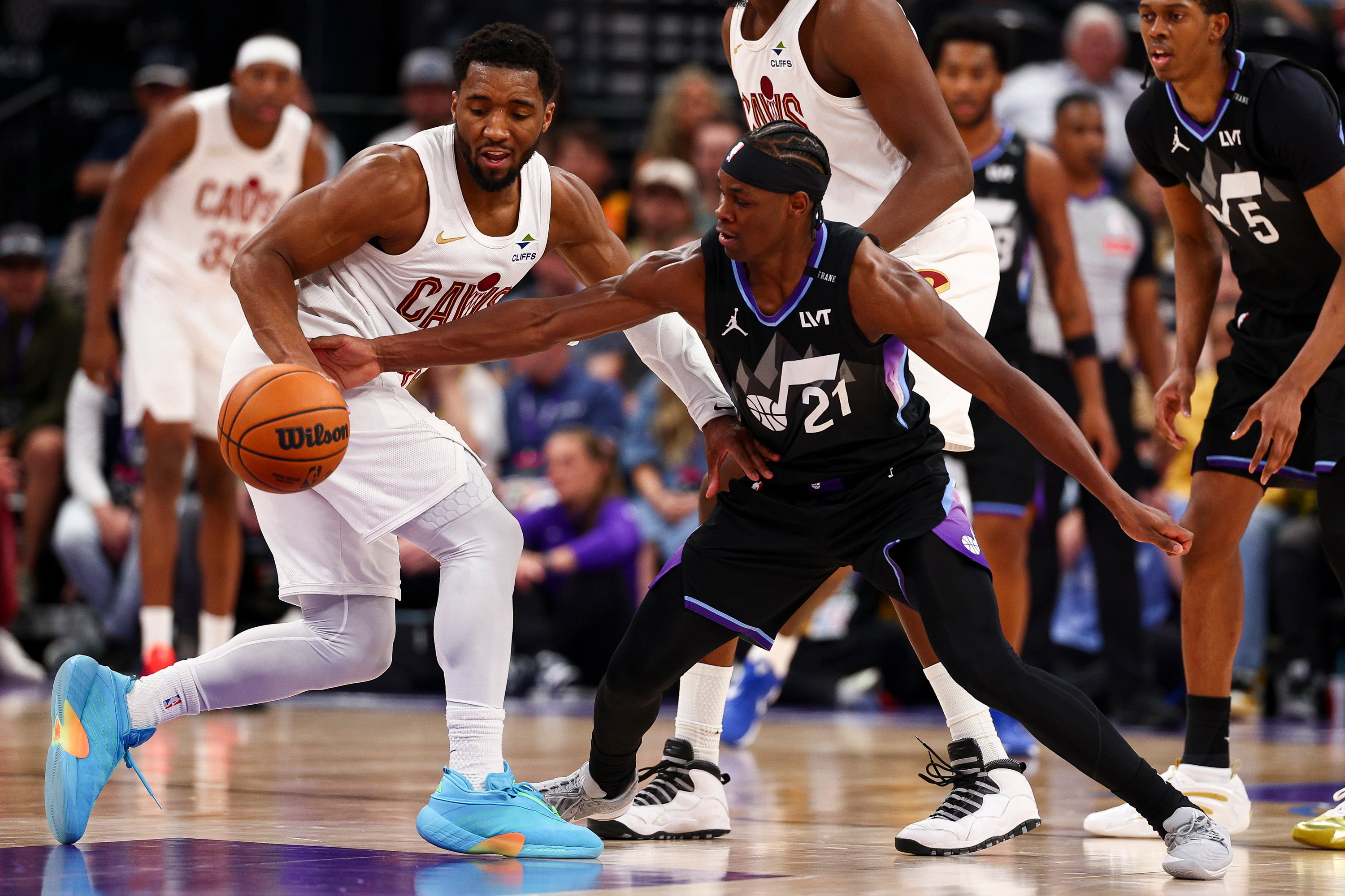 Donovan Mitchell scores 34 as Cavaliers down Utah Jazz