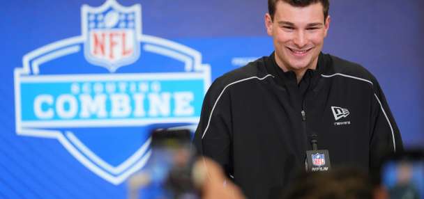 Raiders coach Klint Kubiak doesn't want a rookie QB to start Week 1 in right scenario