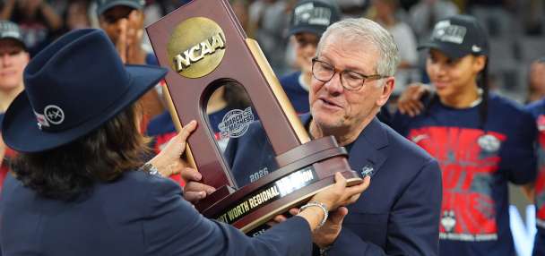 Geno Auriemma taking an undefeated UConn team to Final Four for 9th time