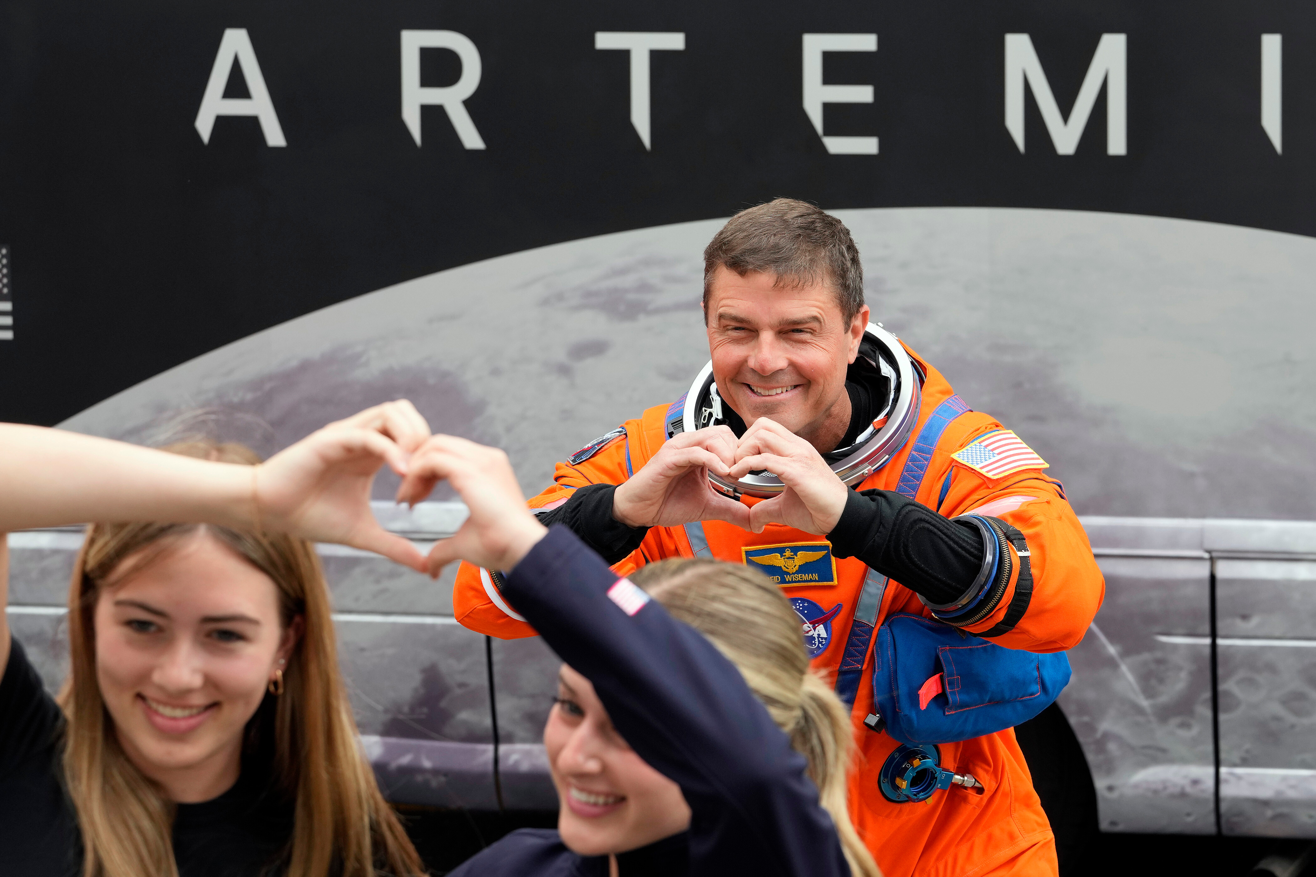 4 astronauts await liftoff on humanity's first flight to the moon in half a century