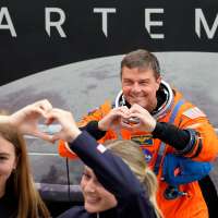 4 astronauts await liftoff on humanity's first flight to the moon in half a century