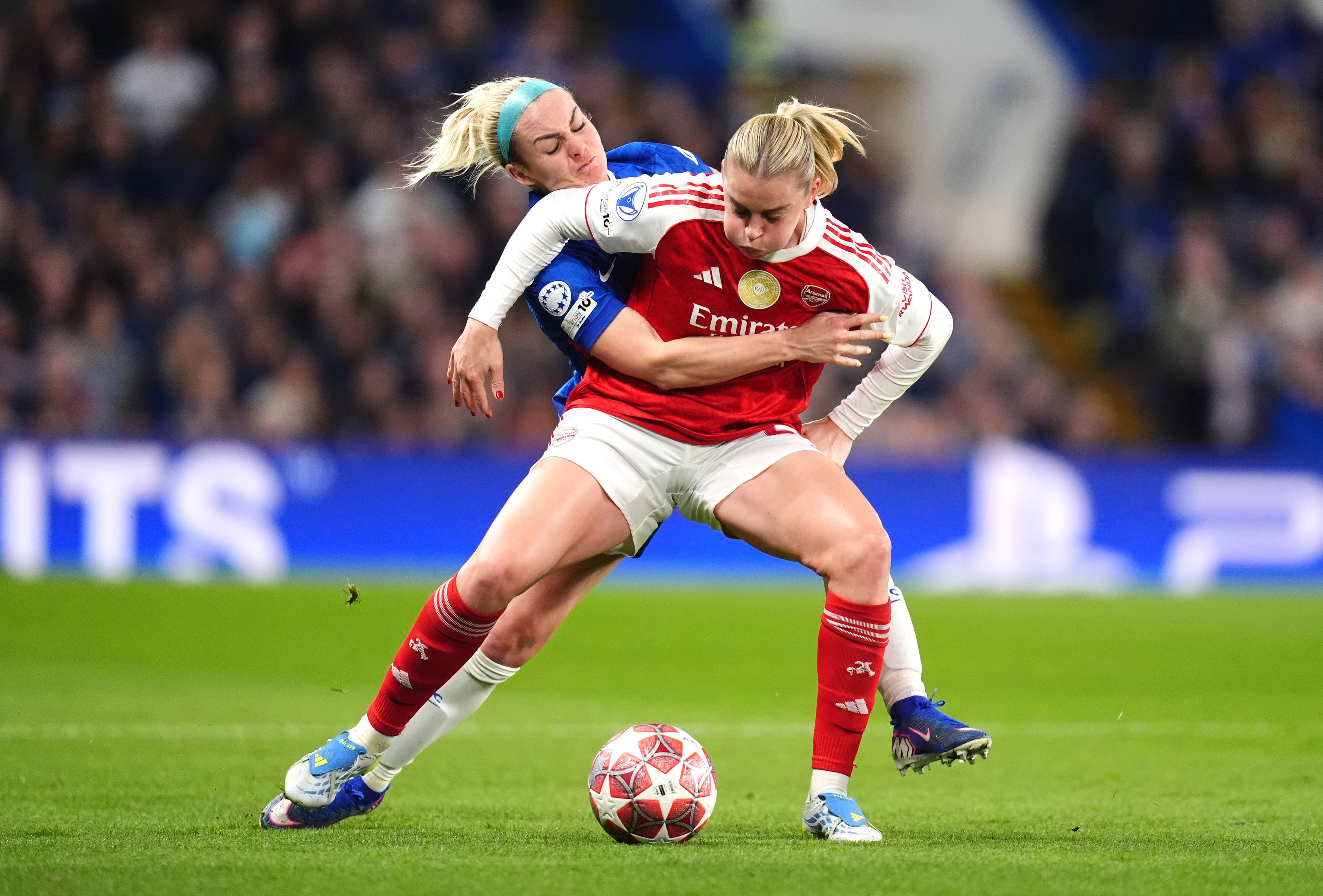 Arsenal's Alessia Russo, left, and Chelsea's Ellie Carpenter battle for the ball during the Women's Champions League quarterfinal second leg soccer match between Chelsea and Arsenal in London, Wednesday, April 1, 2026.