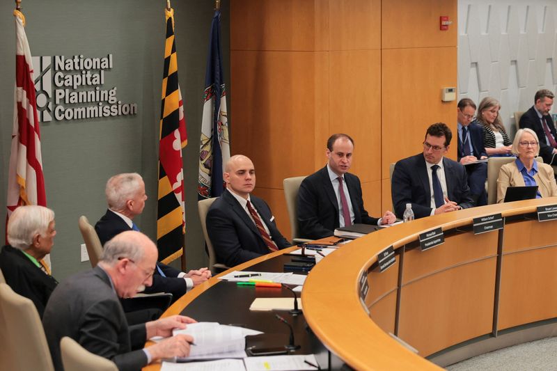 Planning commission approves Trump's White House ballroom project