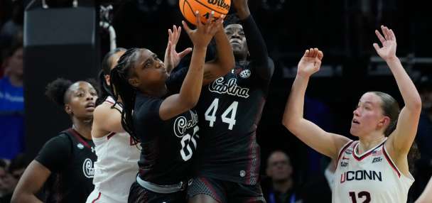 South Carolina smothers UConn 62-48 to advance to NCAA title game, snaps Huskies' 54-game win streak