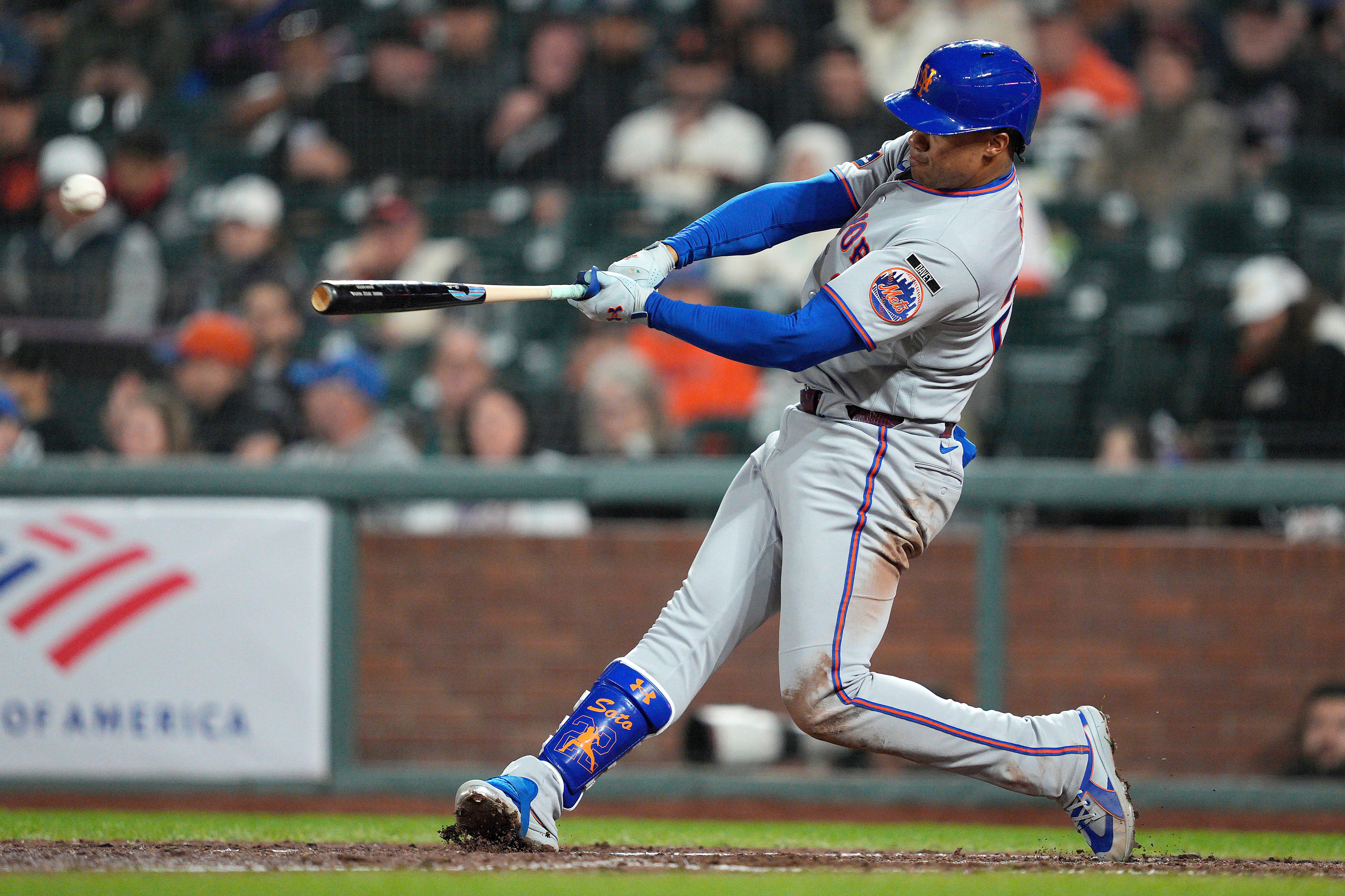 New York Mets' Juan Soto hits a single during the eighth inning of a baseball game against the San Francisco Giants in San Francisco, Thursday, April 2, 2026.