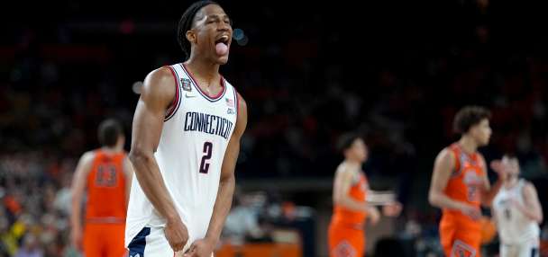 UConn reaches 3rd national title game in 4 seasons, beating Illinois 71-62 behind Mullins and Reed