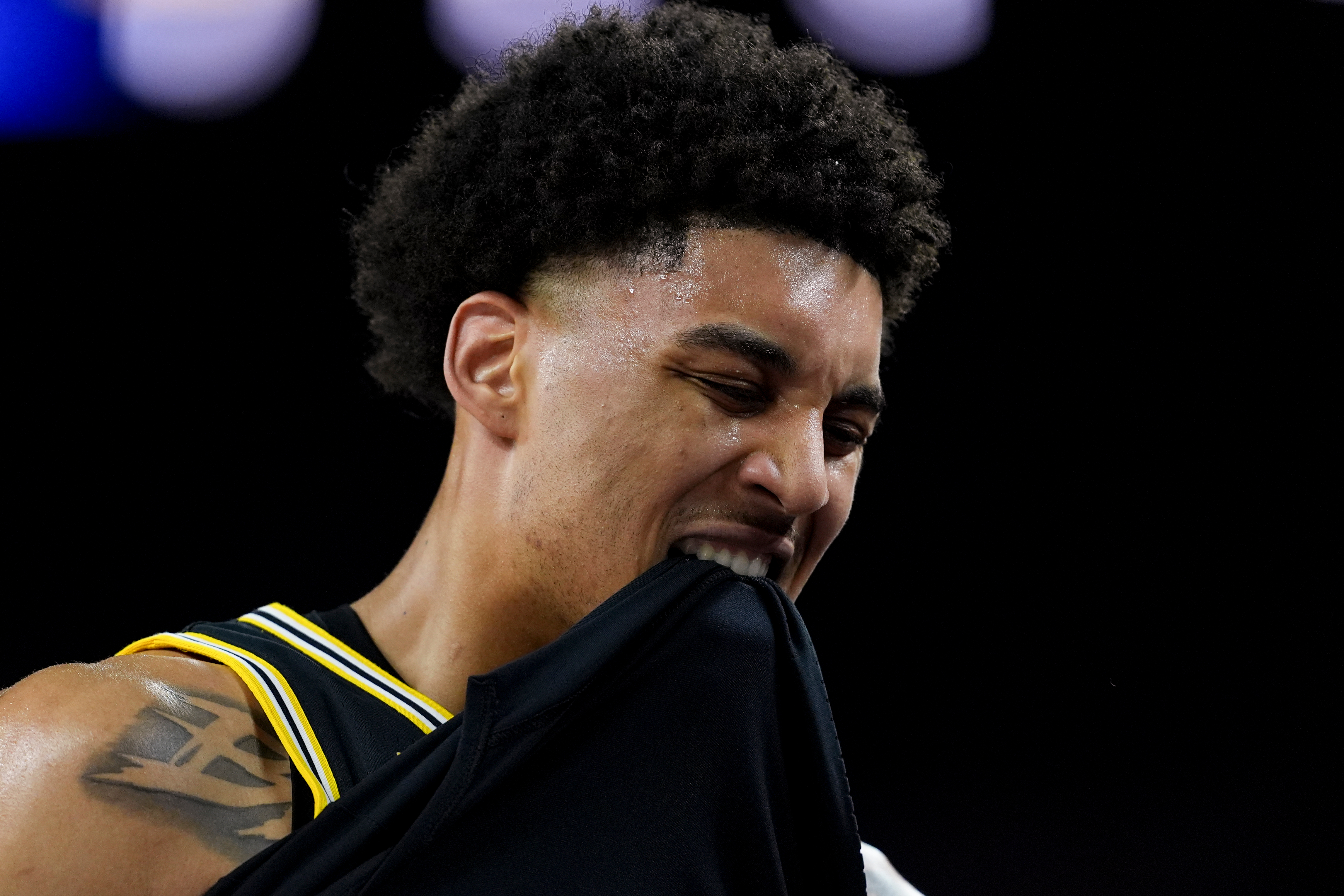 Michigan star Yaxel Lendeborg leaves Final Four game against Arizona with ankle injury