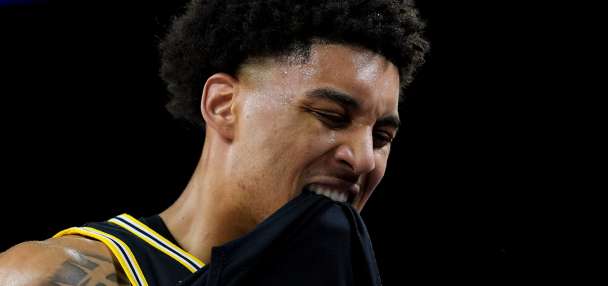 Michigan star Yaxel Lendeborg leaves Final Four game against Arizona with ankle injury