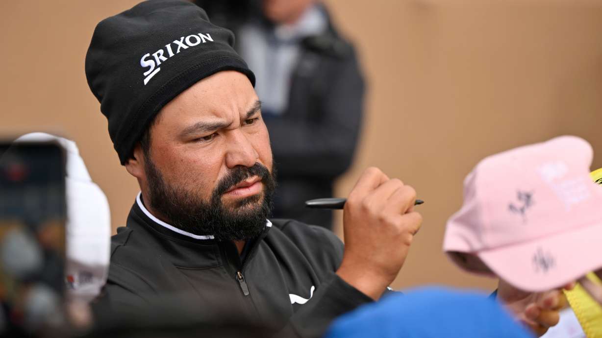 J.J. Spaun signs autographs after the fourth round of the Valero Texas Open golf tournament in San Antonio, Sunday, April 5, 2026.