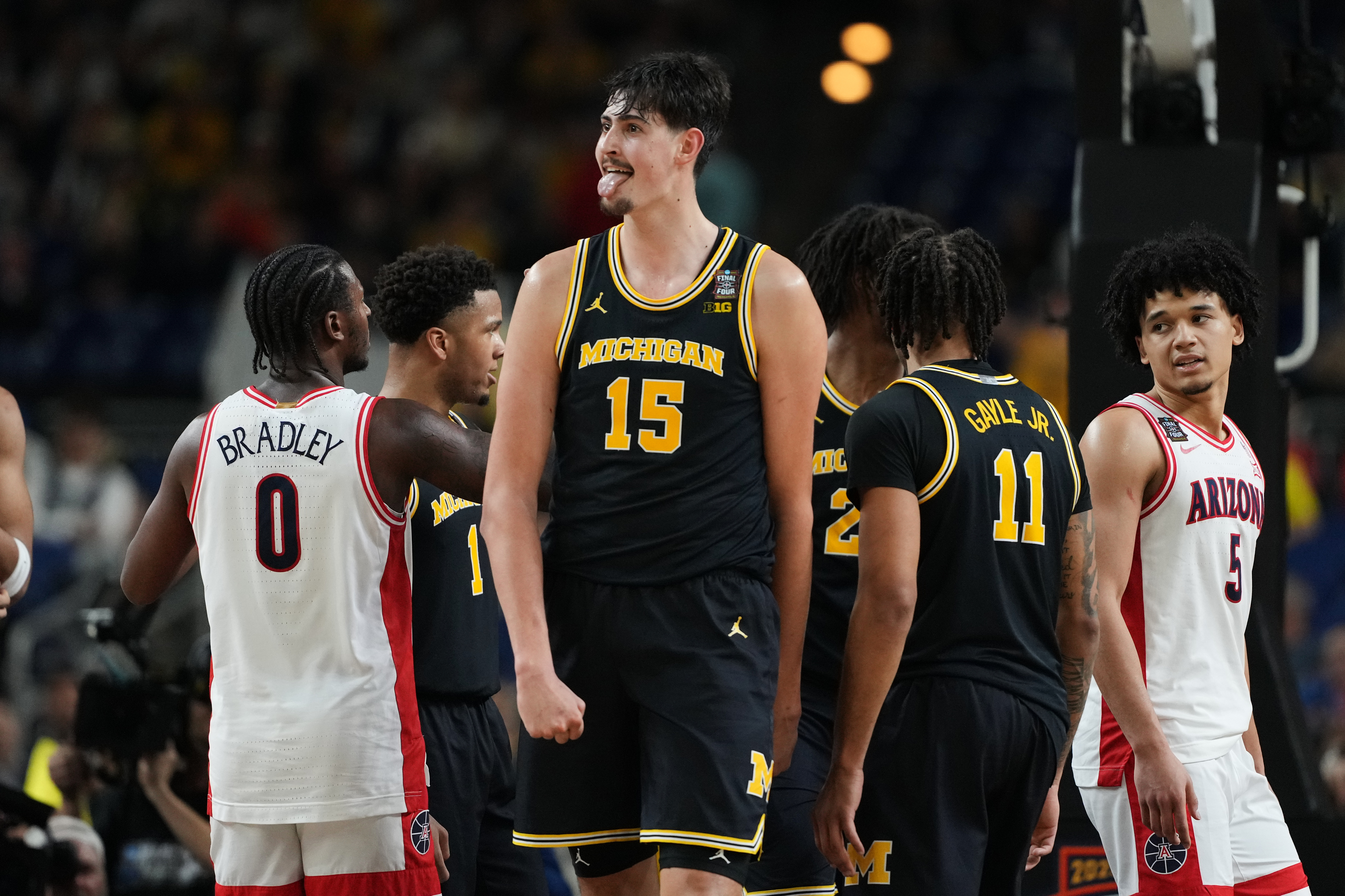 In NCAA title game, a Michigan team on a roll tries to derail a UConn dynasty