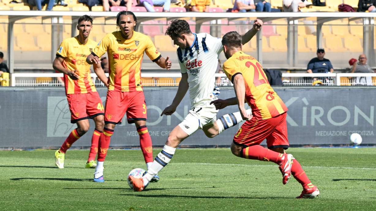 Atalanta's Giorgio Scalvini scores his side's opening goal during the Serie A soccer match between Lecce and Atalanta, in Lecce, Italy, Monday, April 6, 2026.
