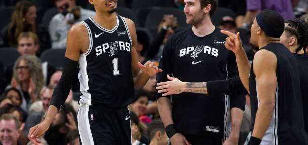 Spurs' Wembanyama leaves game against 76ers in first half with left rib contusion