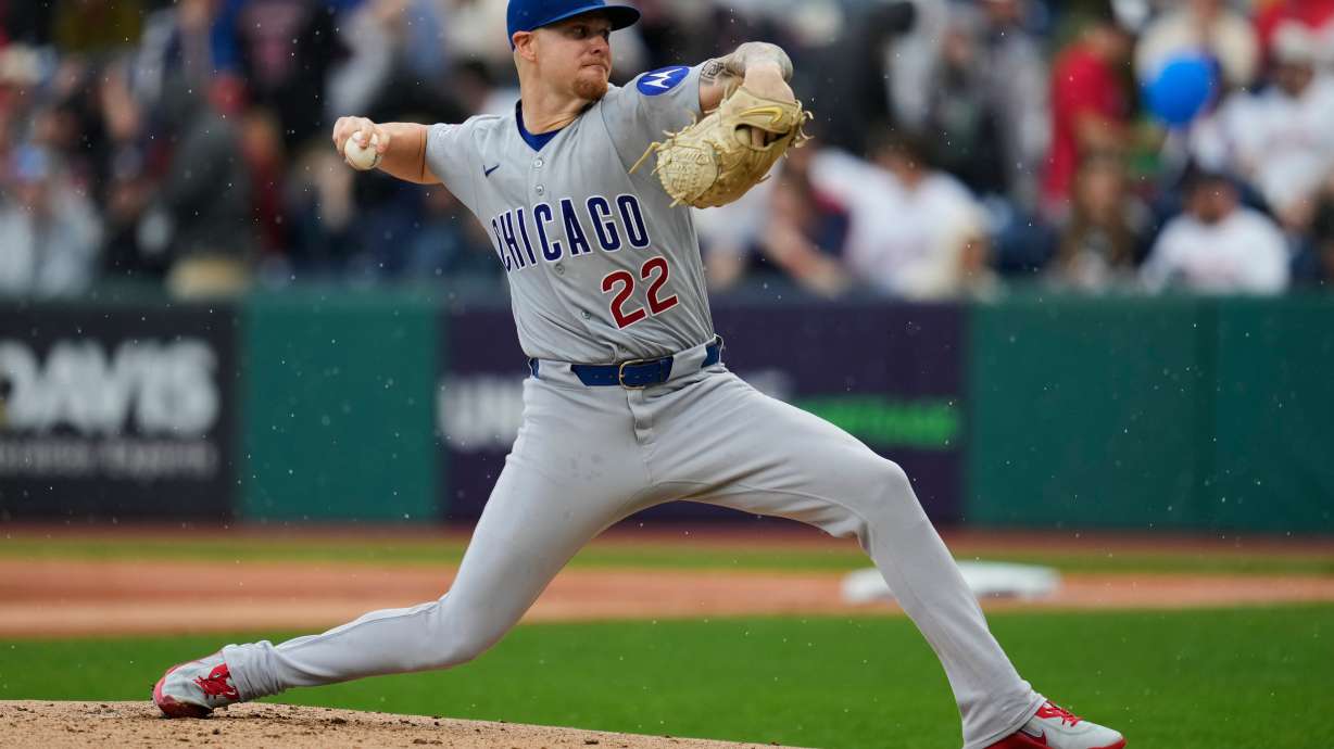 Cade Horton de los Cachorros de Chicago lanza en la primera entrada ante los Guardianes de Cleveland el viernes 3 de abril del 2026.