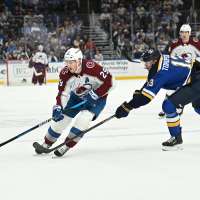 Avalanche beat the Blues 3-1 to clinch Central Division and top seed in the Western Conference
