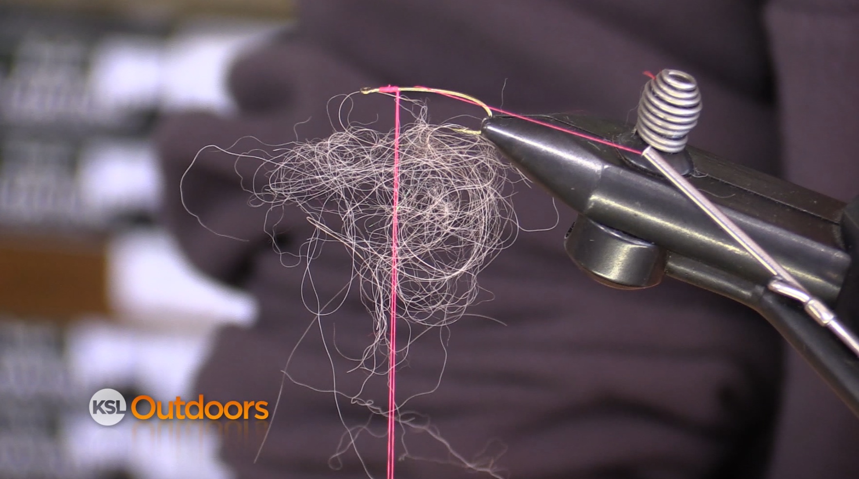 Fish Tech Tip: How to Tie a Dubbing Loop