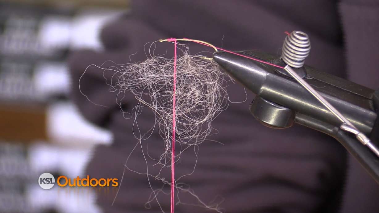 Fish Tech Tip: How to Tie a Dubbing Loop