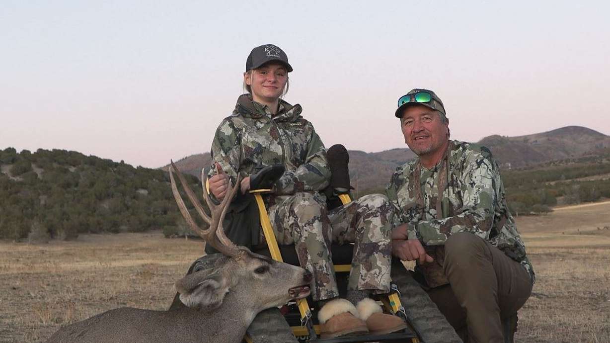 Kinnli Wilde Shoots First Buck on Inspiring Deer Hunt