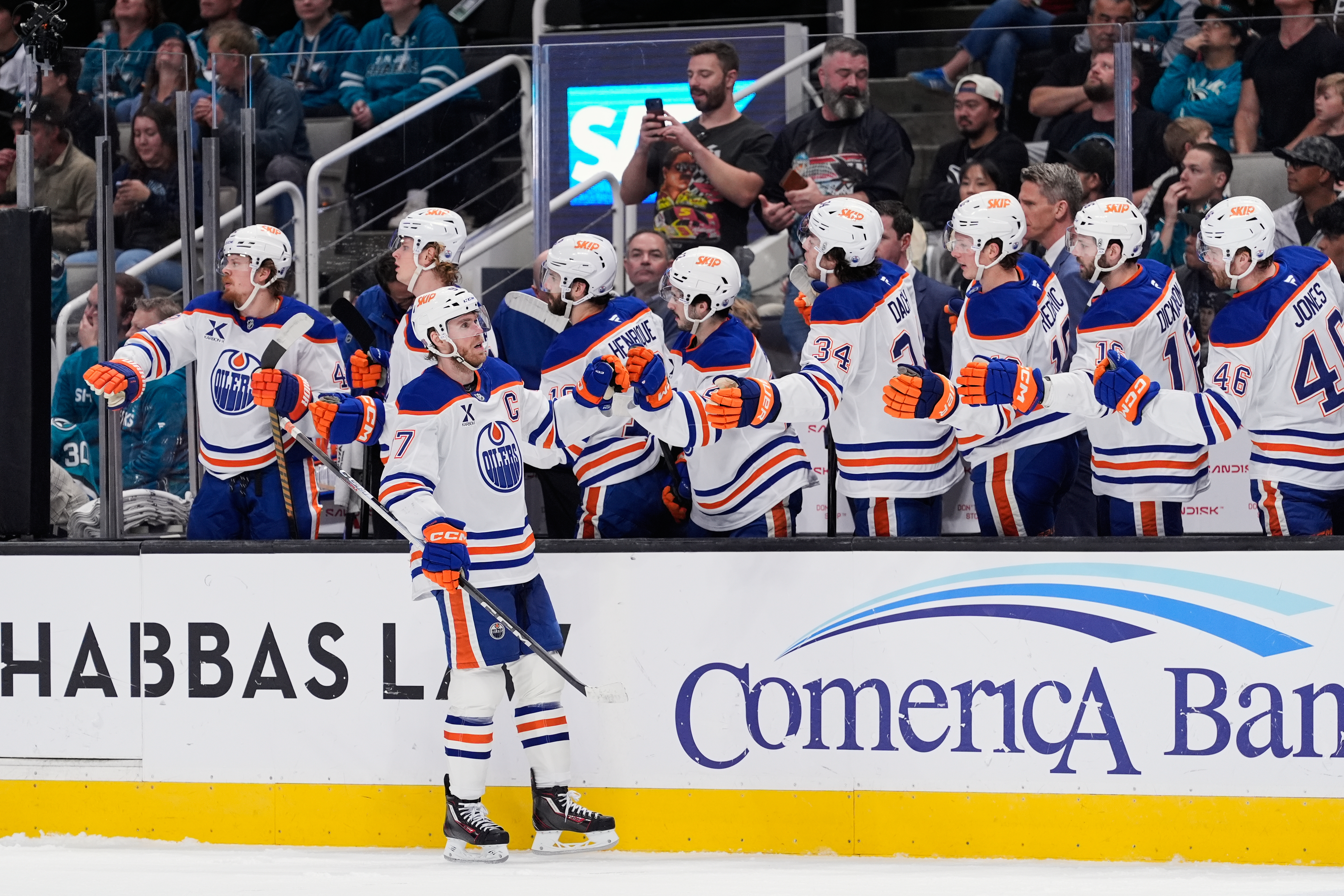 Connor McDavid's hat trick leads the Oilers to a 5-2 win over the Sharks