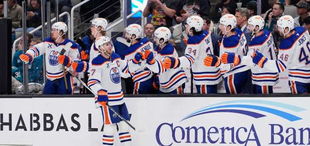 Connor McDavid's hat trick leads the Oilers to a 5-2 win over the Sharks