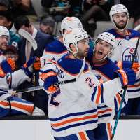 Connor McDavid nets hat trick on 5-point night as Oilers surge into first place in Pacific Division