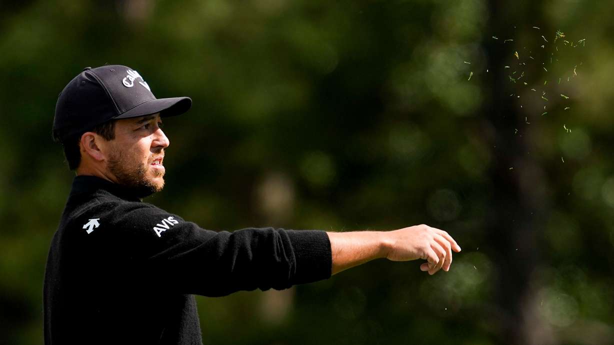 Xander Schauffele checks the wind on the first hole during the first round of the Masters golf tournament at the Augusta National Golf Club, Thursday, April 9, 2026, in Augusta, Ga.