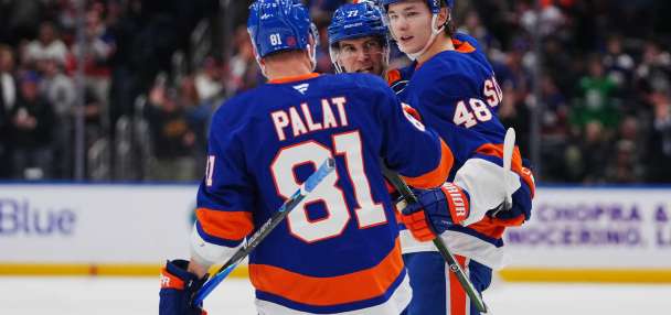 Islanders' Matthew Schaefer ties Brian Leetch's NHL record for goals by a rookie defenseman
