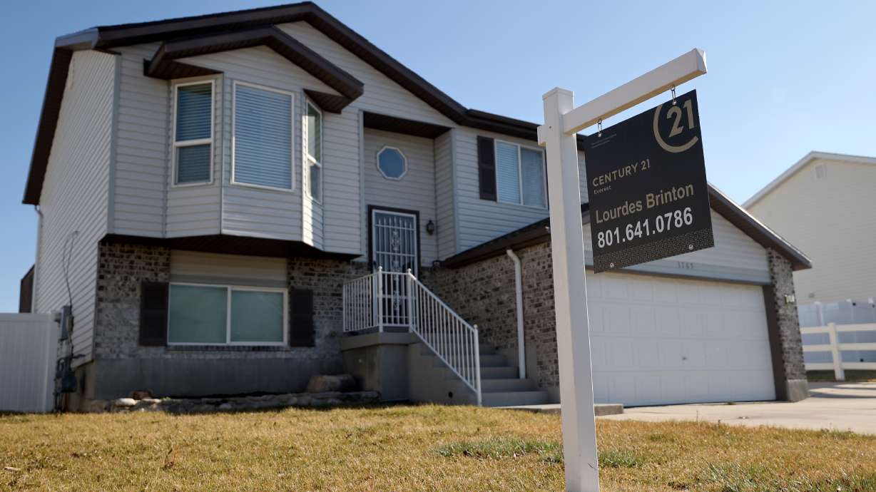 Mortgage rates are heading down again as the Federal Home Loan Mortgage Corporation reported a 0.09% drop to 6.37% on Thursday, but experts say the reprieve might not last.