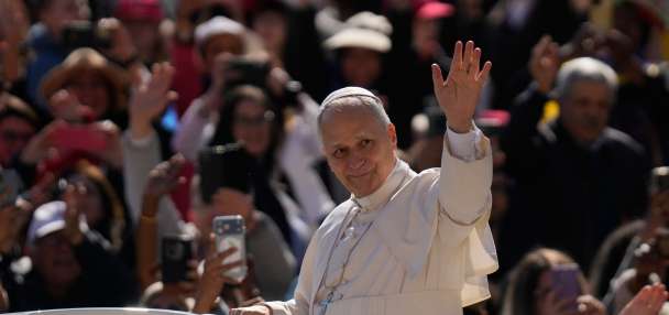 White Sox expand plans for giveaway of pope-themed hats