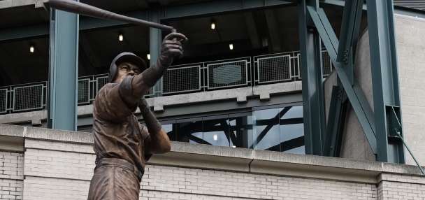 Ichiro Suzuki's statue unveiling has a mishap as bat snaps during ceremony