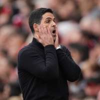 Arsenal falls to Bournemouth and lets Man City back into Premier League title race