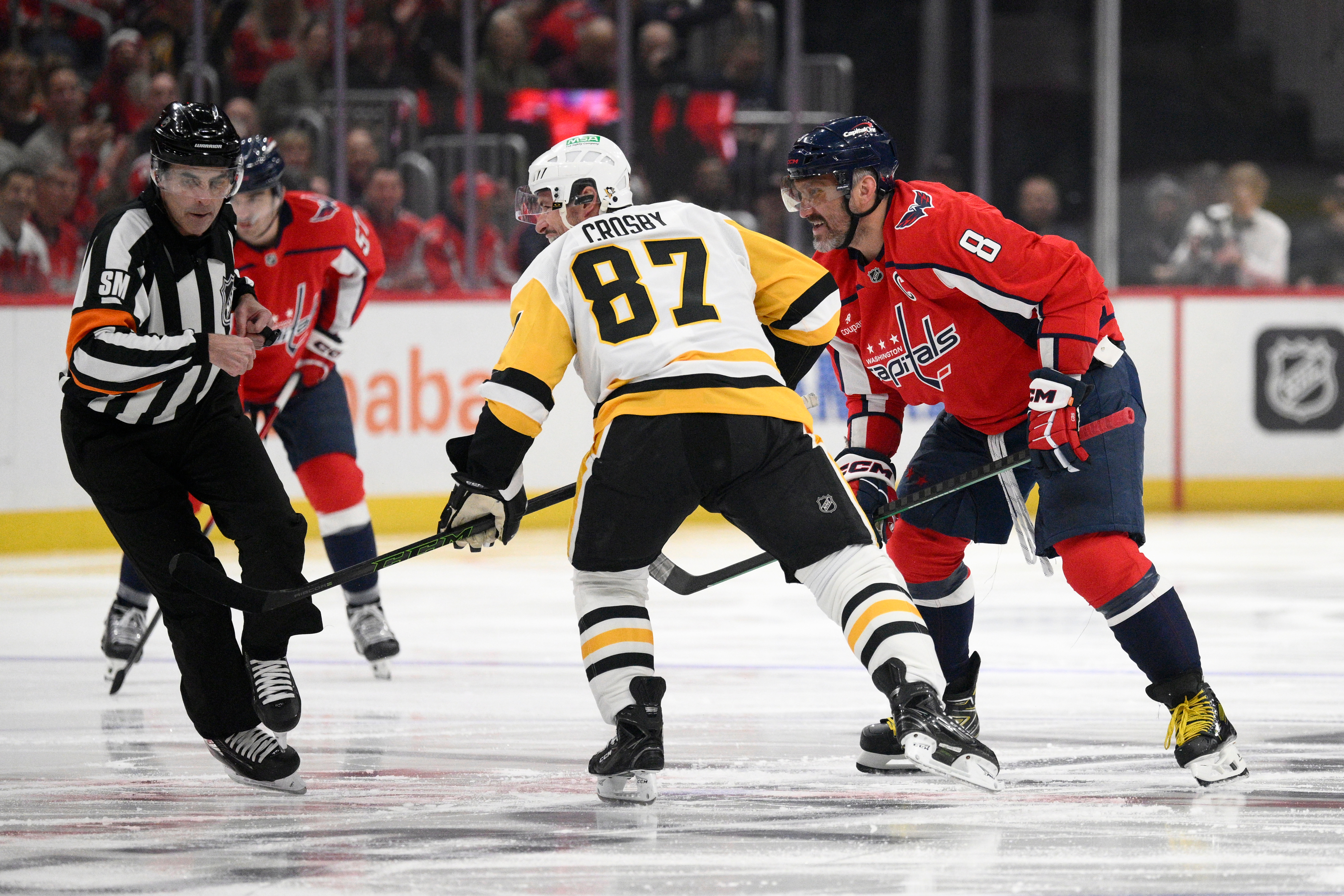 Ovechkin, Capitals keep postseason hopes alive with 3-0 victory over Penguins