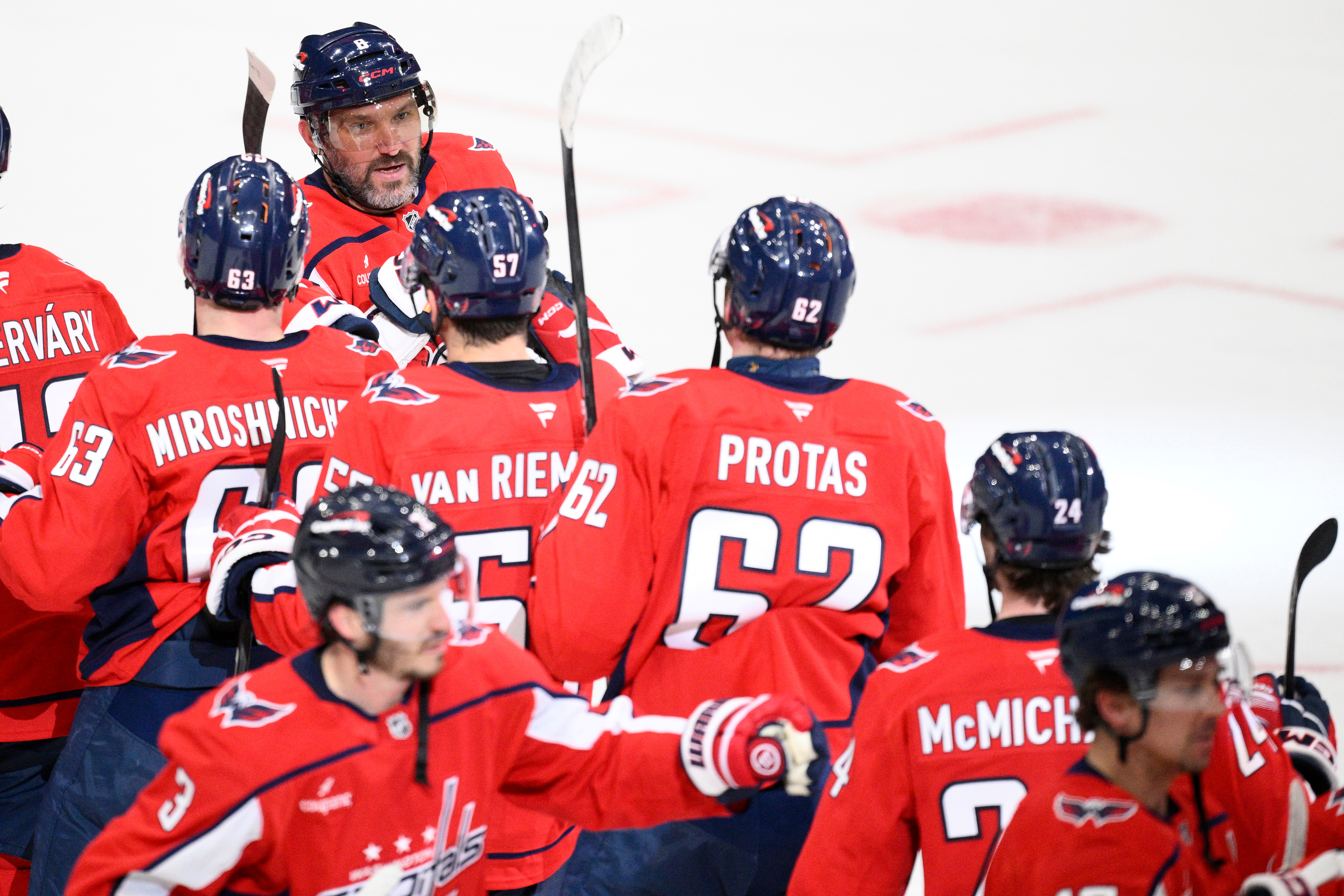 Ovechkin response to fans' request for 1 more year: 'I'll think about it'