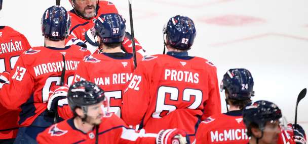 Ovechkin response to fans' request for 1 more year: 'I'll think about it'