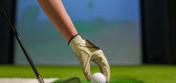 From backyard to birdie: How indoor golf simulators are revolutionizing the game for homeowners