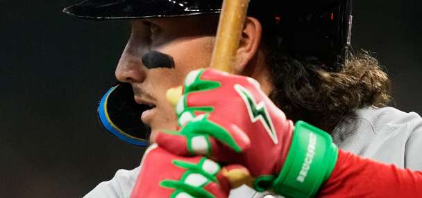 Jarren Duran directs obscene gesture toward fan at Minnesota and says fan told him to kill himself