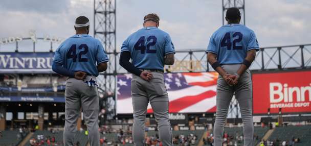 Singer leading Jackie Robinson festivities collapses before White Sox game against Rays