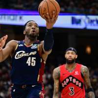 Cavaliers' Mitchell extends NBA-record streak of 30-point games to 9 in series openers