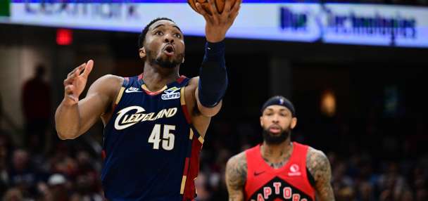 Cavaliers' Mitchell extends NBA-record streak of 30-point games to 9 in series openers